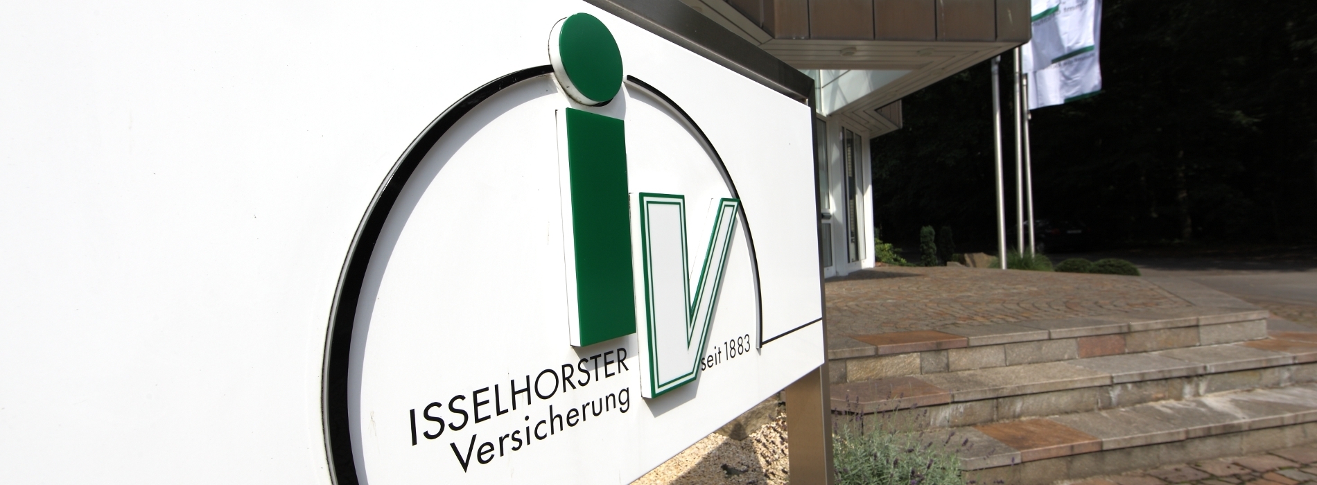 Eine Versicherung für alle: Privat, Gewerbe, Landwirtschaft. Aus OWL für die gesamte Region.
Weiterlesen